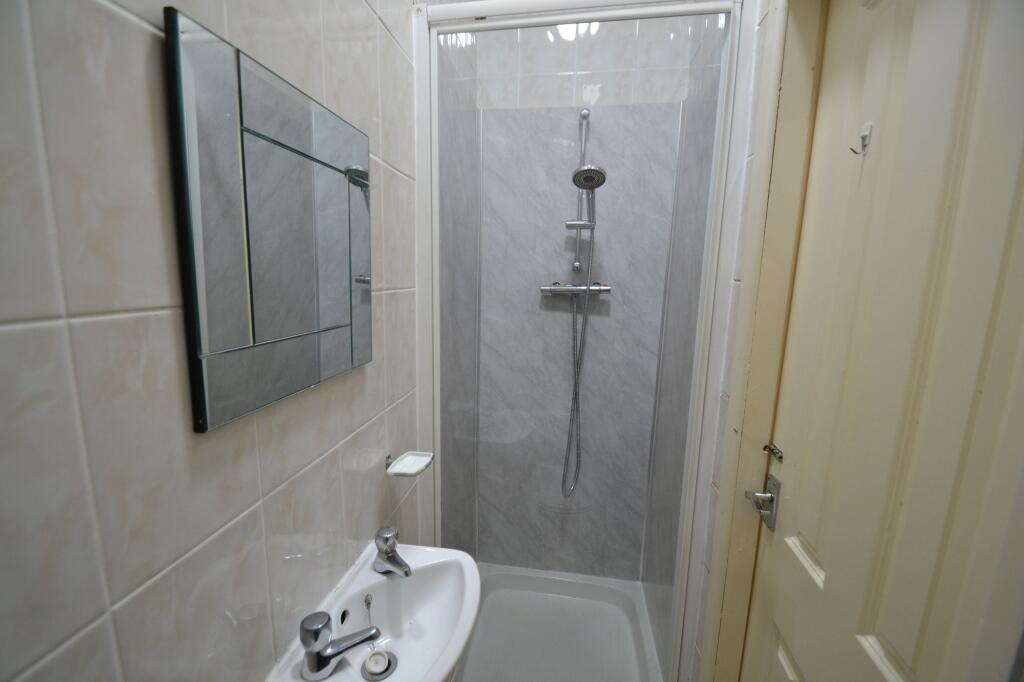 2 bedroom house share for rent