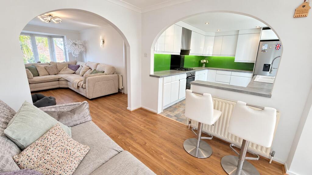 House in Enfield - More