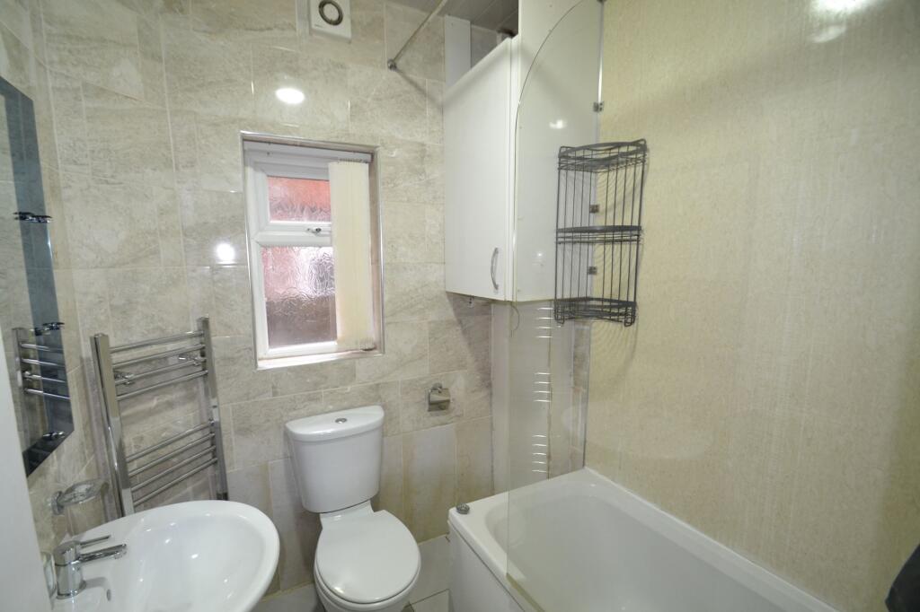 2 bedroom house share for rent