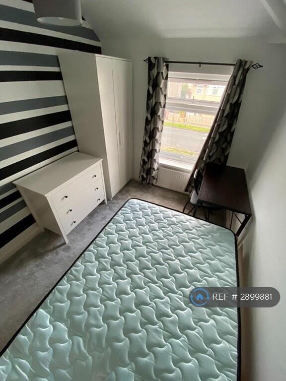 4 bedroom semi-detached house for rent