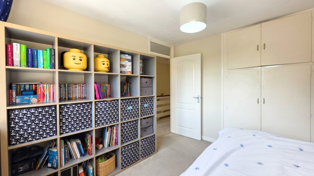 Vermont Woods, Finchampstead, Wokingham, Berkshire, RG40 - More