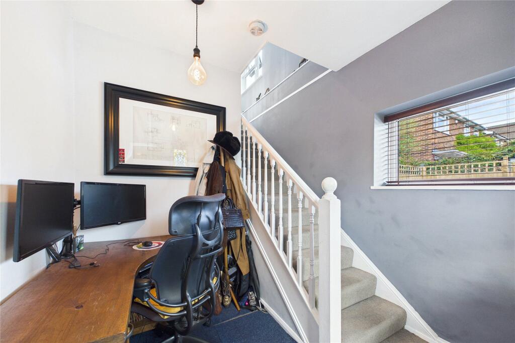 Apartment in Surrey Heath, Camberley - More