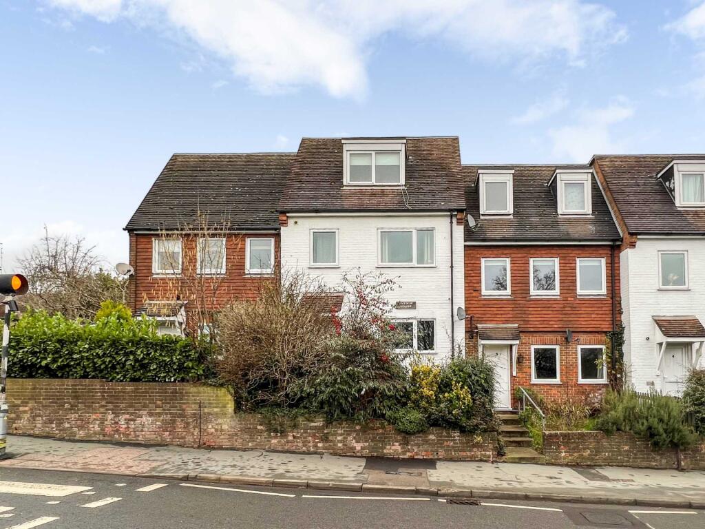 Main image of property: Avenue House, Park Road