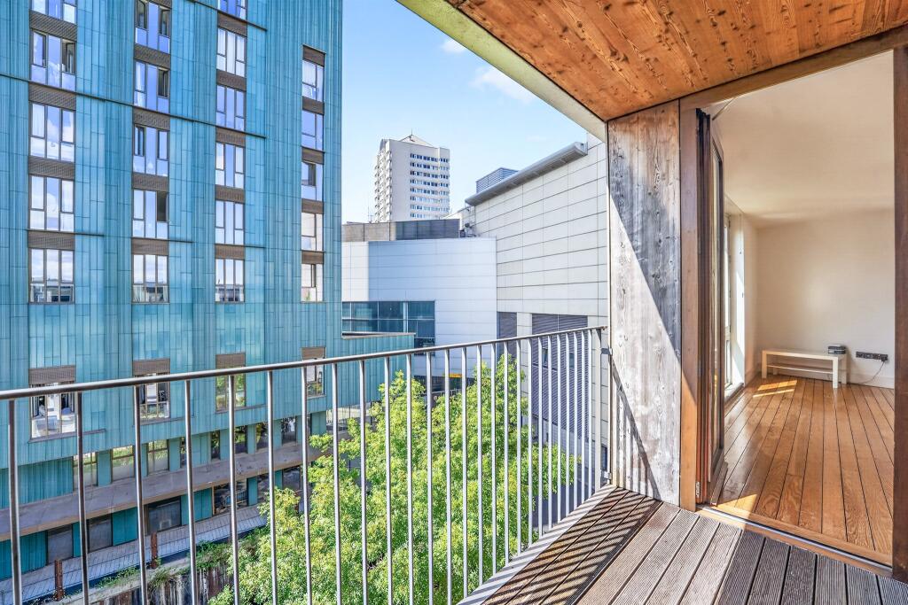 Apartment in London - More