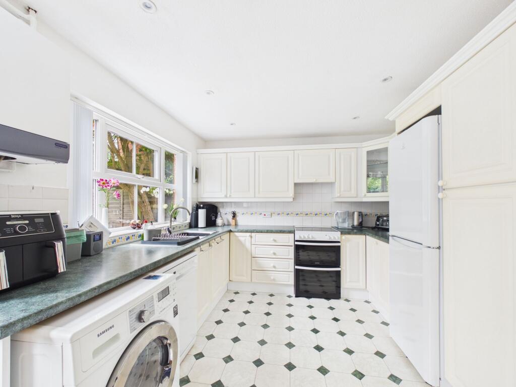House in Reading, Lower Earley, Earley - View 4