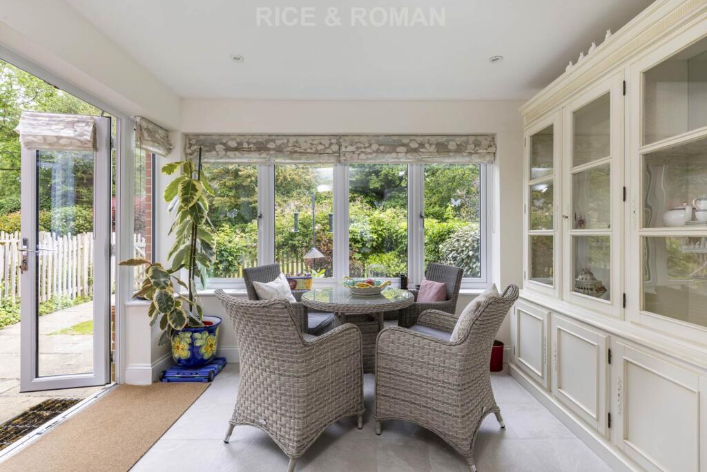 House in Mole Valley, Leatherhead - View 5