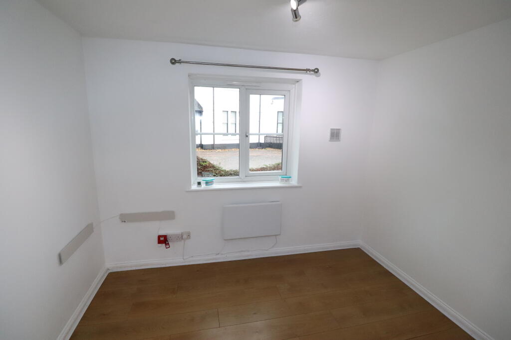 Apartment in Brentwood, Essex - View 4
