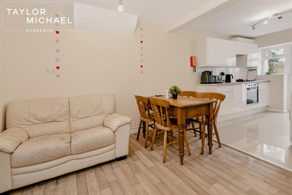 4 bedroom terraced house for rent
