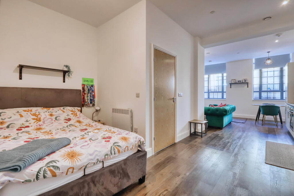 Apartment in High Wycombe, Castlefield - View 3