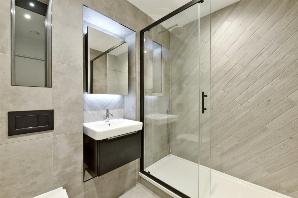 Apartment in Slough - More