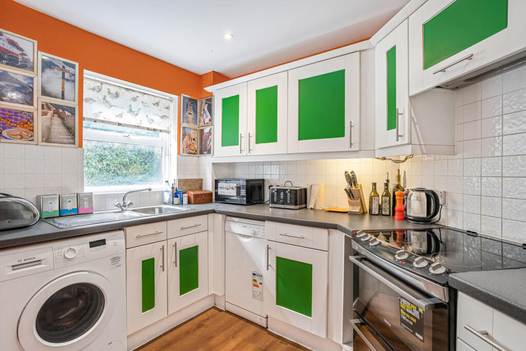 Apartment in Sunbury-on-Thames, Surrey - View 4