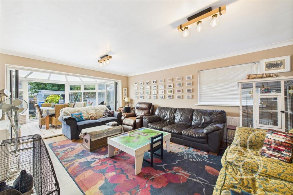 Oakwood Drive, West Mersea, CO5 photo 3