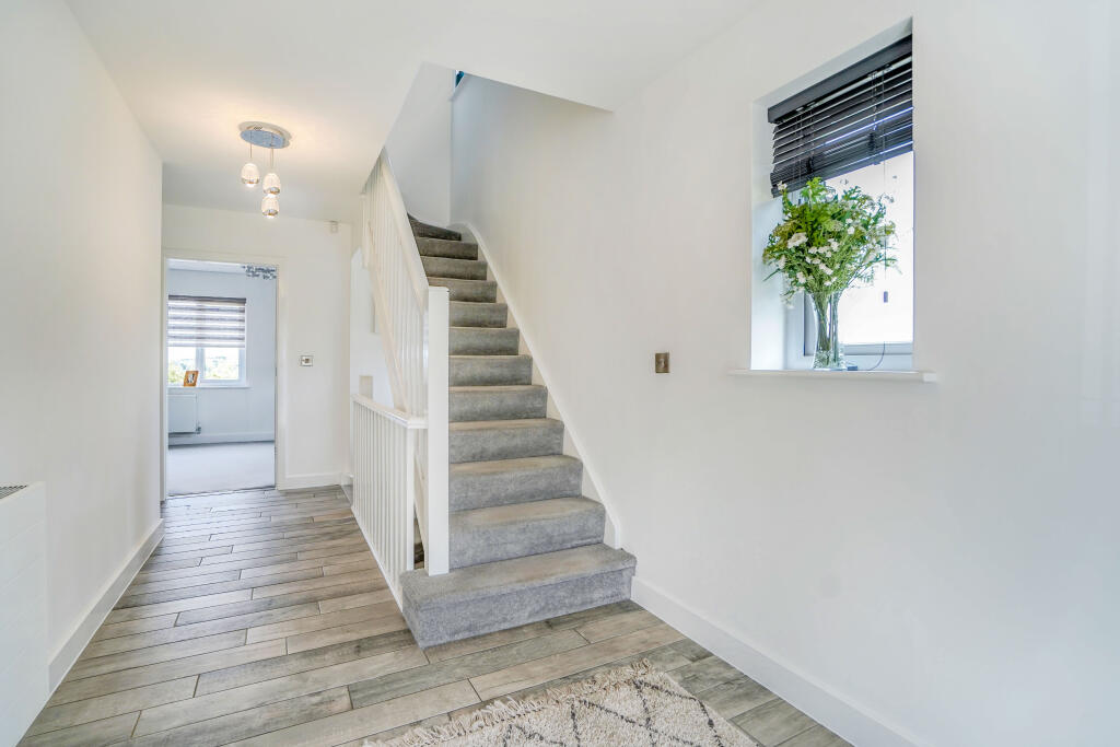 House in Huddersfield - View 4