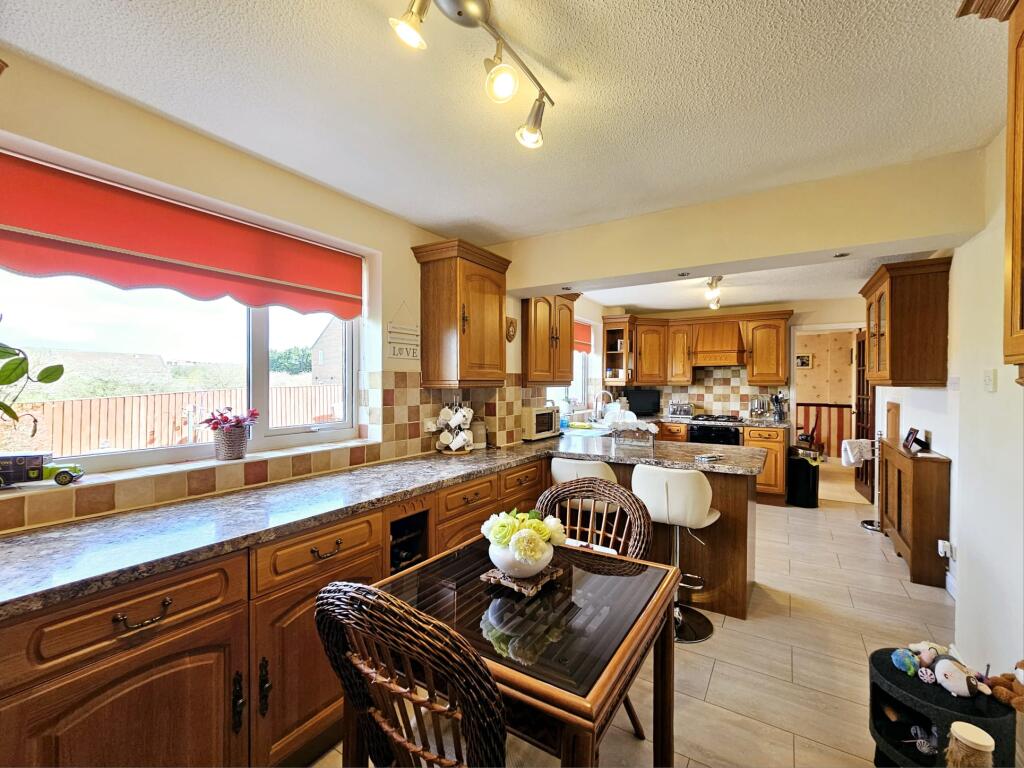 Jackson Close, Cayton, Scarborough, North Yorkshire - View 4