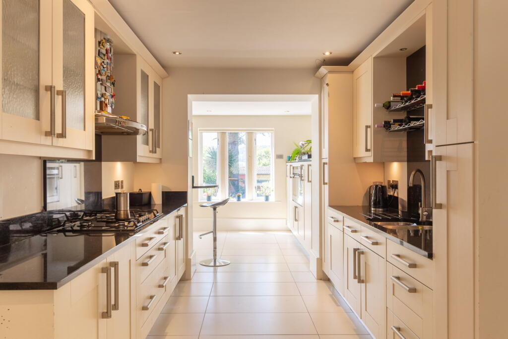 Villa Road, Bingley, BD16 4EH photo 4