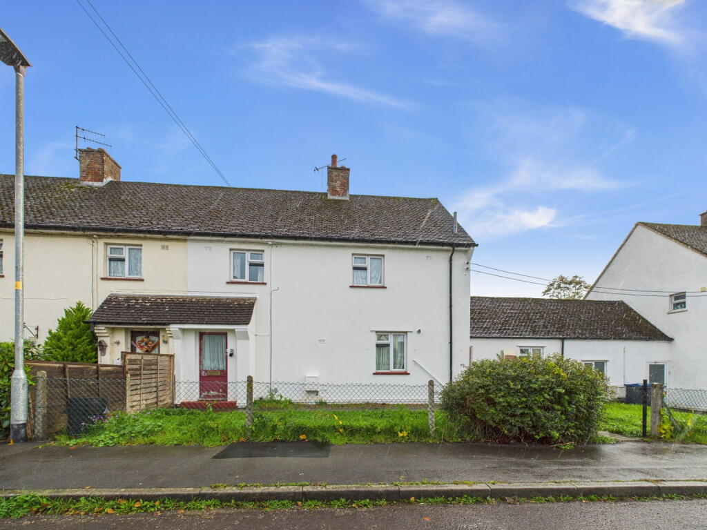 3-bed terraced on Abberd Way, Calne, SN11 8BE, £250,000