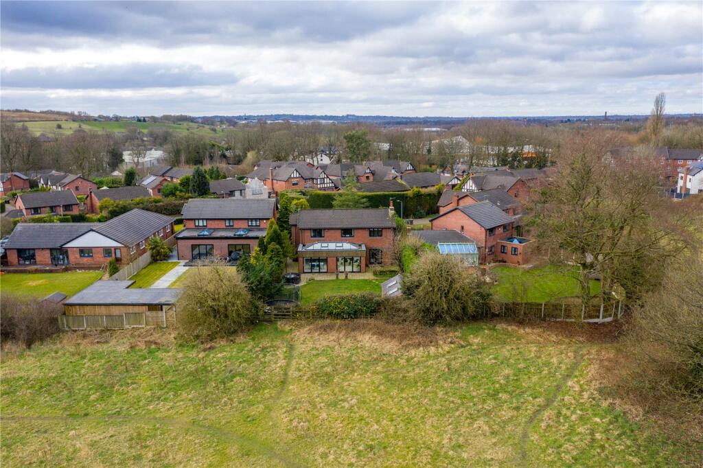 Braewood Close, Bury, Lancashire, BL9 photo 2