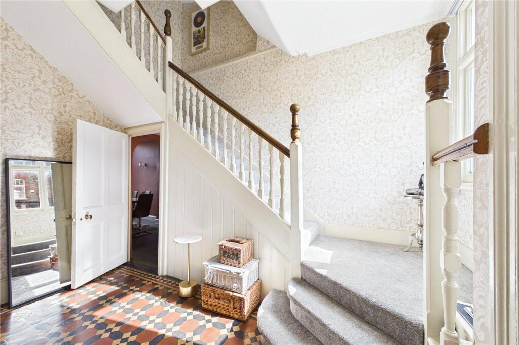 House in London - View 2