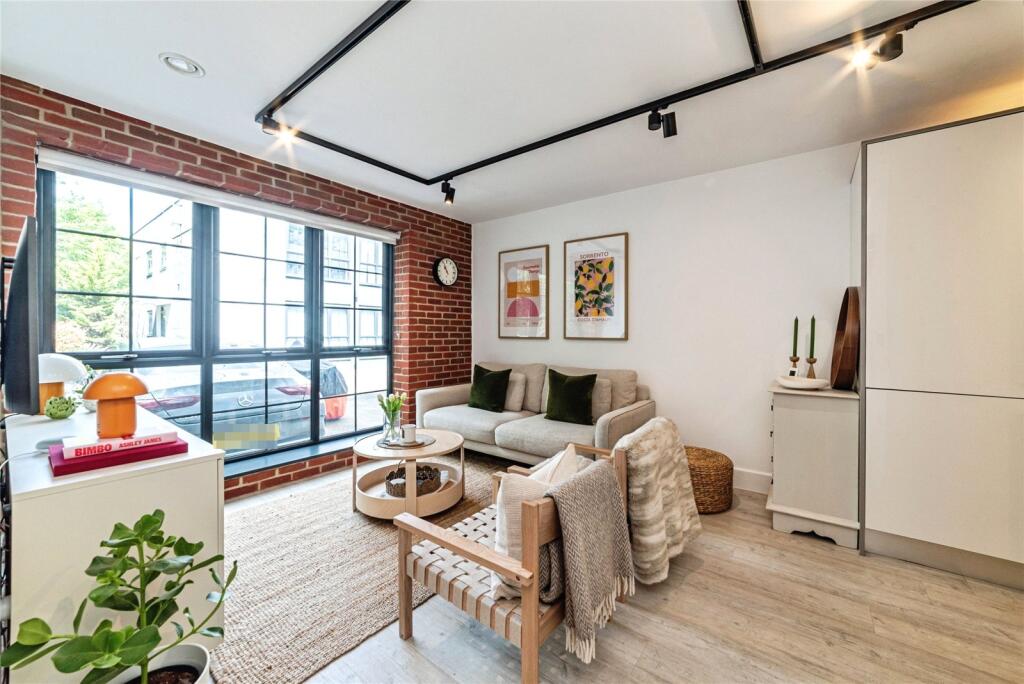 Main image of property: Kelvin Road, Newbury, Berkshire, RG14