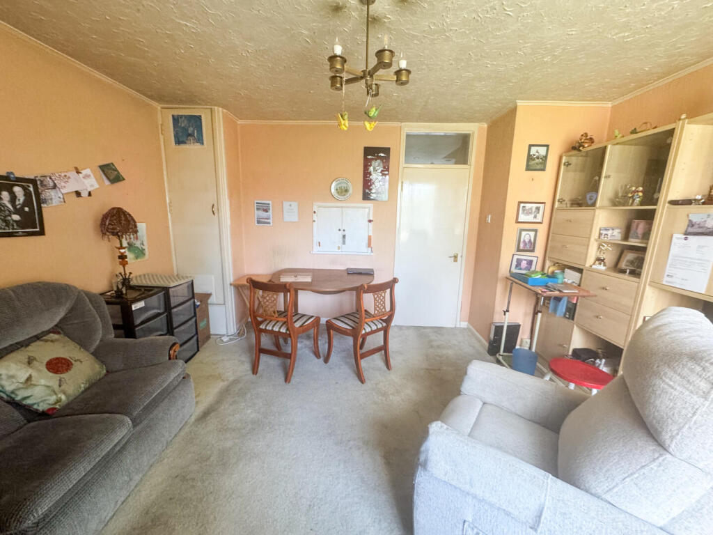 Apartment in Southend-on-Sea, Essex - View 3