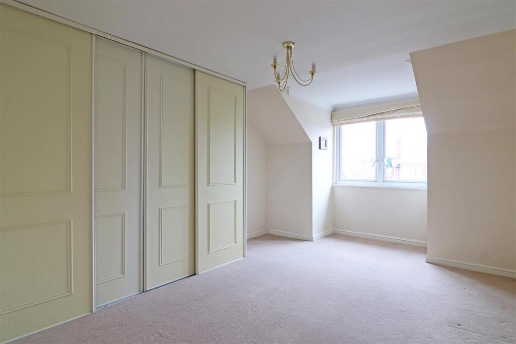 London Road, Redhill - View 3