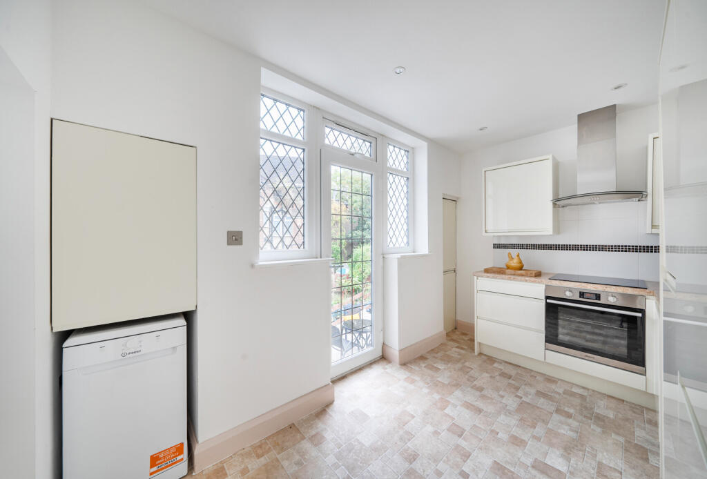 Apartment in London, Kingsbury - View 5