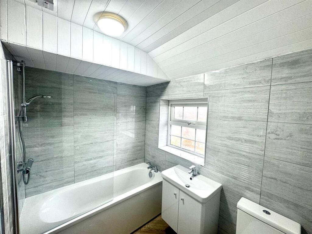 House in Stockport, Cheadle Heath - View 4