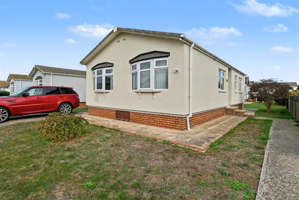 Main image of property: No chain & with parking - Kings Park - Creek Road, Canvey Island