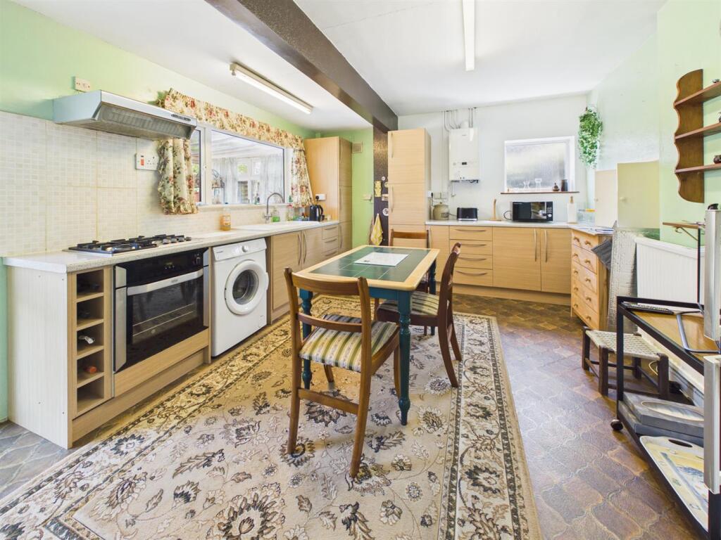 House in Gloucester, Longlevens - View 5