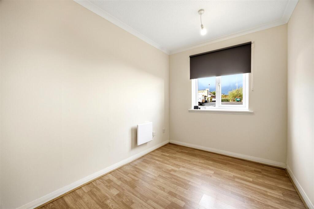 Apartment in Glasgow, East Dunbartonshire - View 5