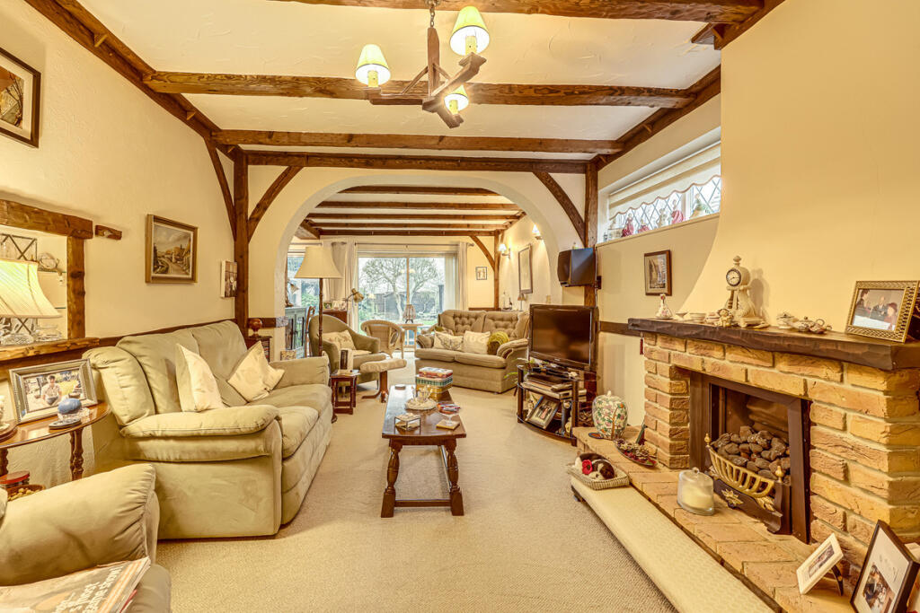 Mountdale Gardens, Leigh-on-sea, SS9 photo 2