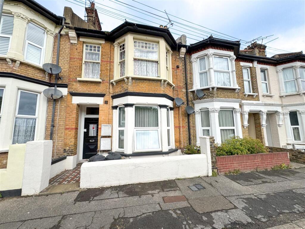 1-bed flat on Hamlet Road, Southend-on-Sea, £165,000