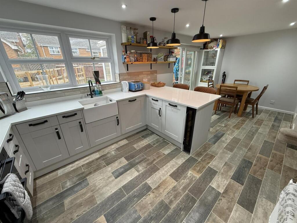 Wicks Drive, Chippenham photo 4
