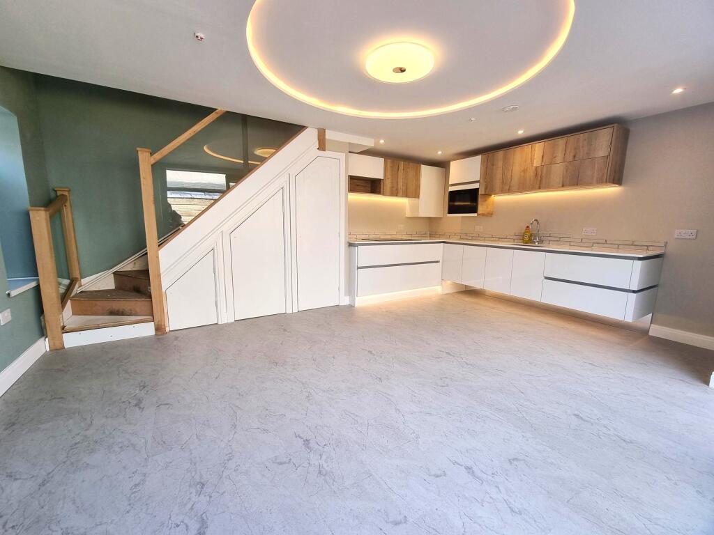 House in Barry, Merthyr Dyfan - View 2