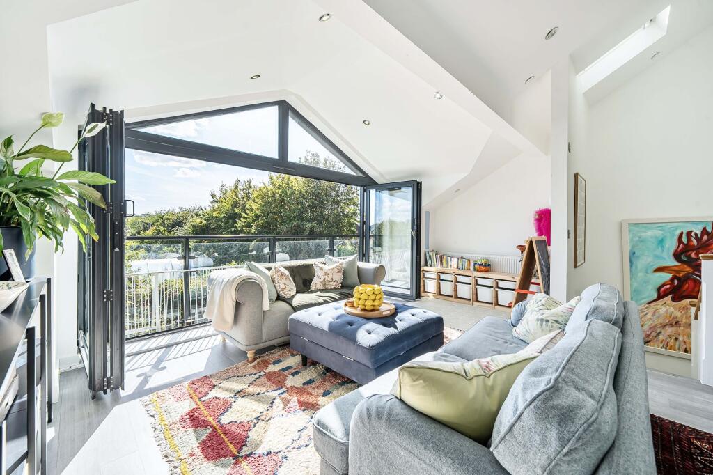House in Southampton - More