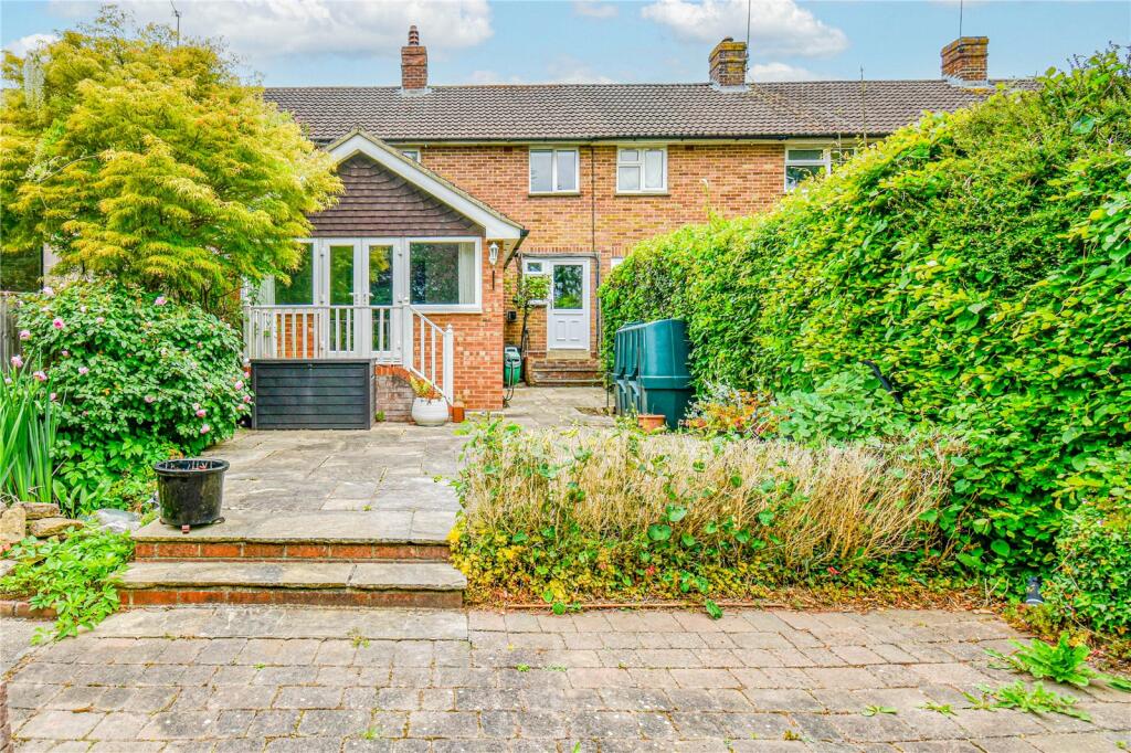Main image of property: Tile Barn Row, Woolton Hill, Newbury, Hampshire, RG20