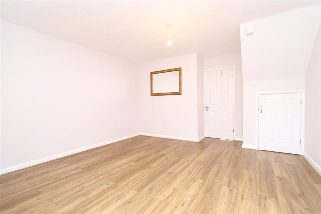 House in Milton Keynes, Emerson Valley, Shenley Brook End - View 4