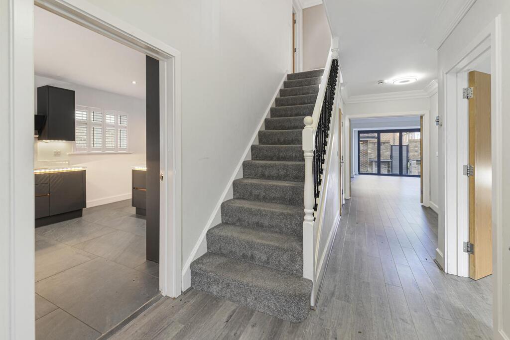 House in Tonbridge and Malling, Kings Hill - View 2