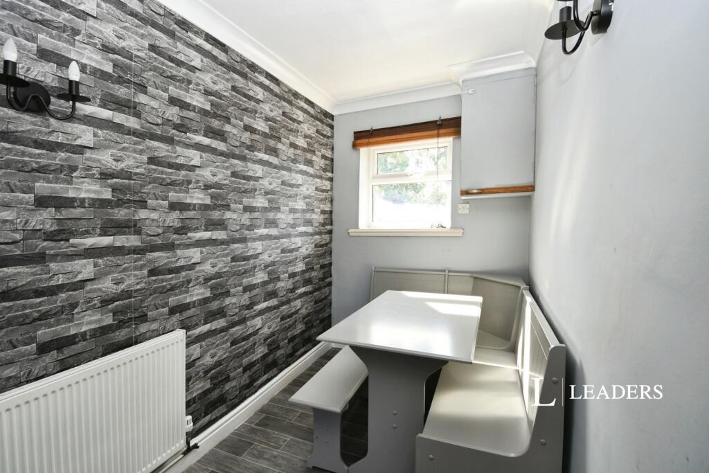 House in Lincoln - View 4