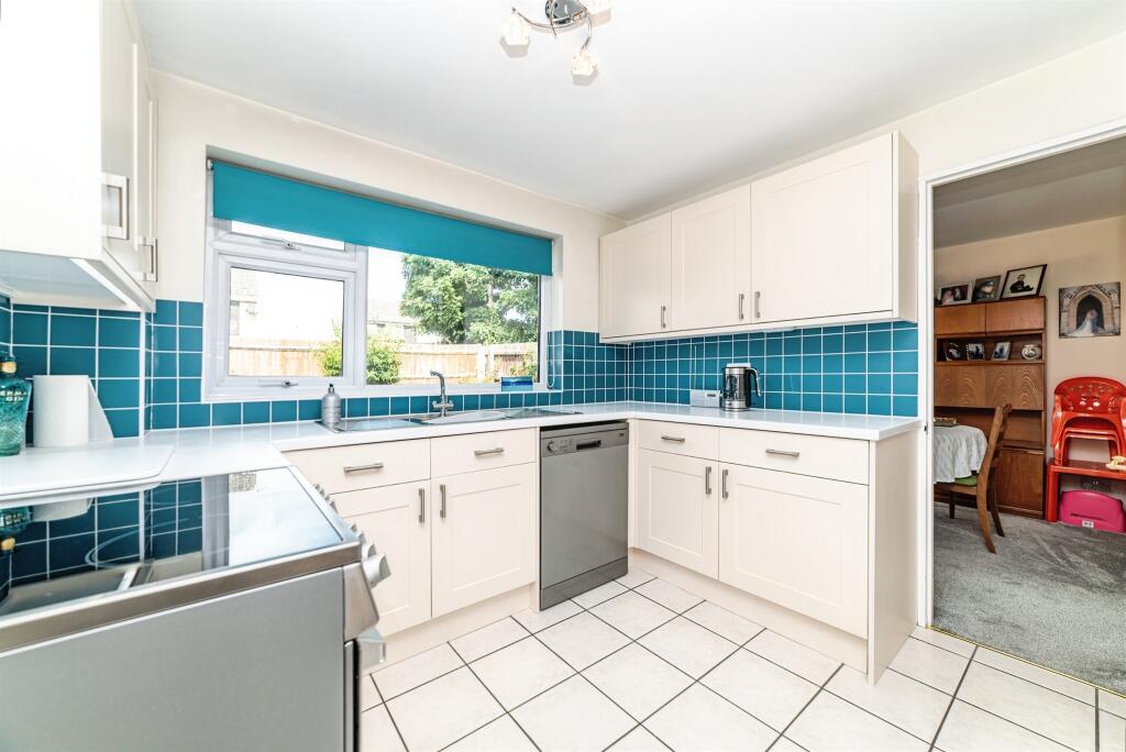 House in Basingstoke and Deane, Basingstoke - More