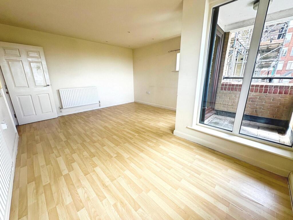 Apartment in Aylesbury, Buckinghamshire - View 3