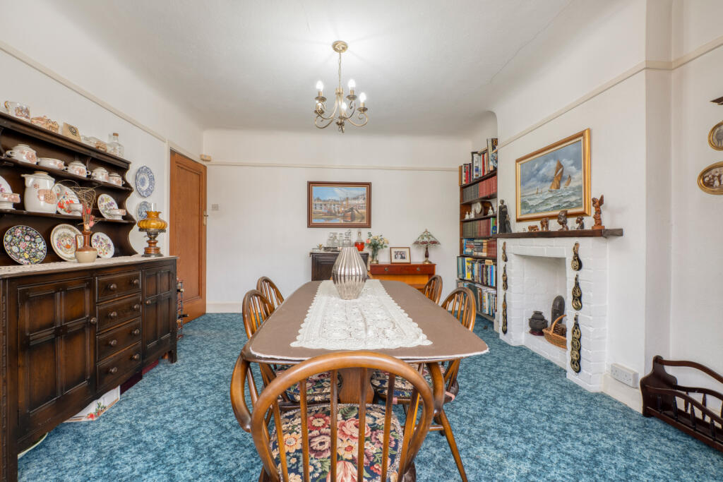 House in Kingston upon Thames - More