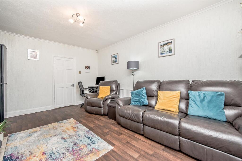 House in Leeds, West Yorkshire - View 5