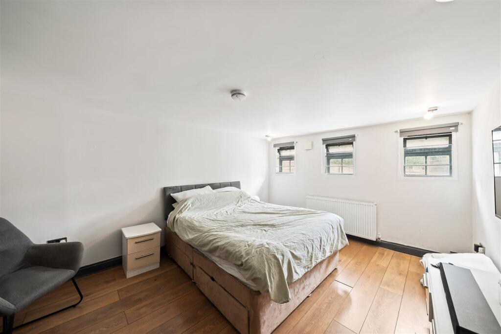 Apartment in Guildford - More