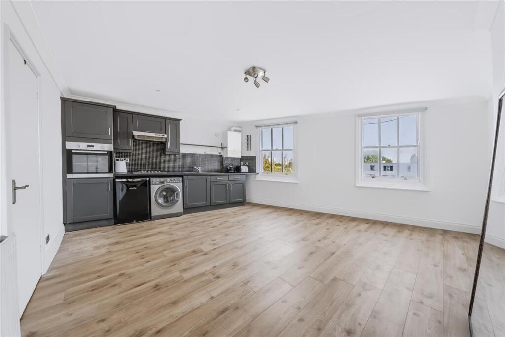 Apartment in London - More