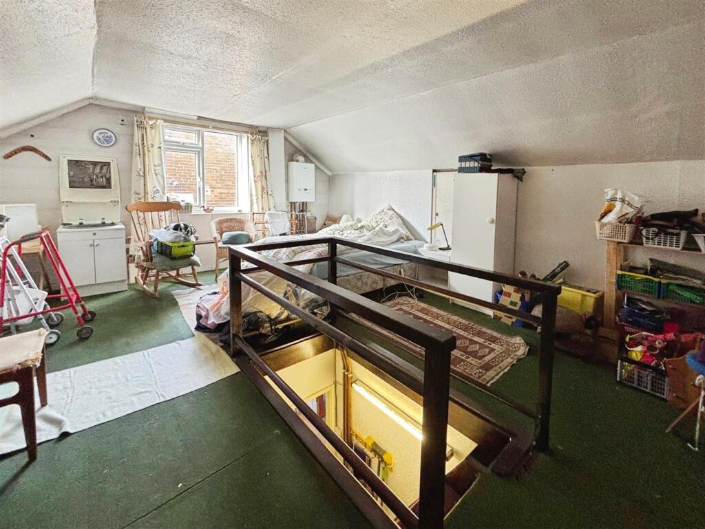 Additional image 13 of Fairway Walk, Bradford, BD7 4JW