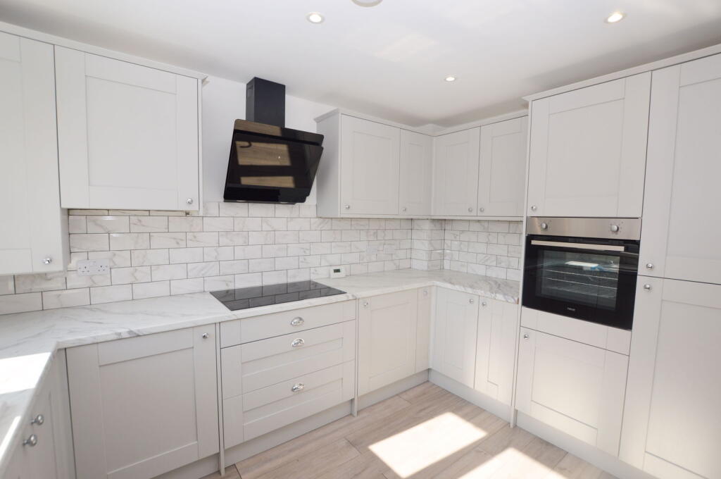 Newton Gardens, Lowton, WA3 1BE photo 5
