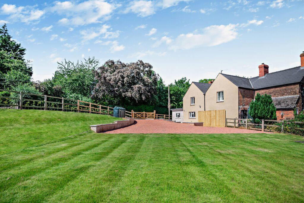 Main image of property: 2 Little Pengethley Cottages, Peterstow, Herefordshire, HR9 6LN