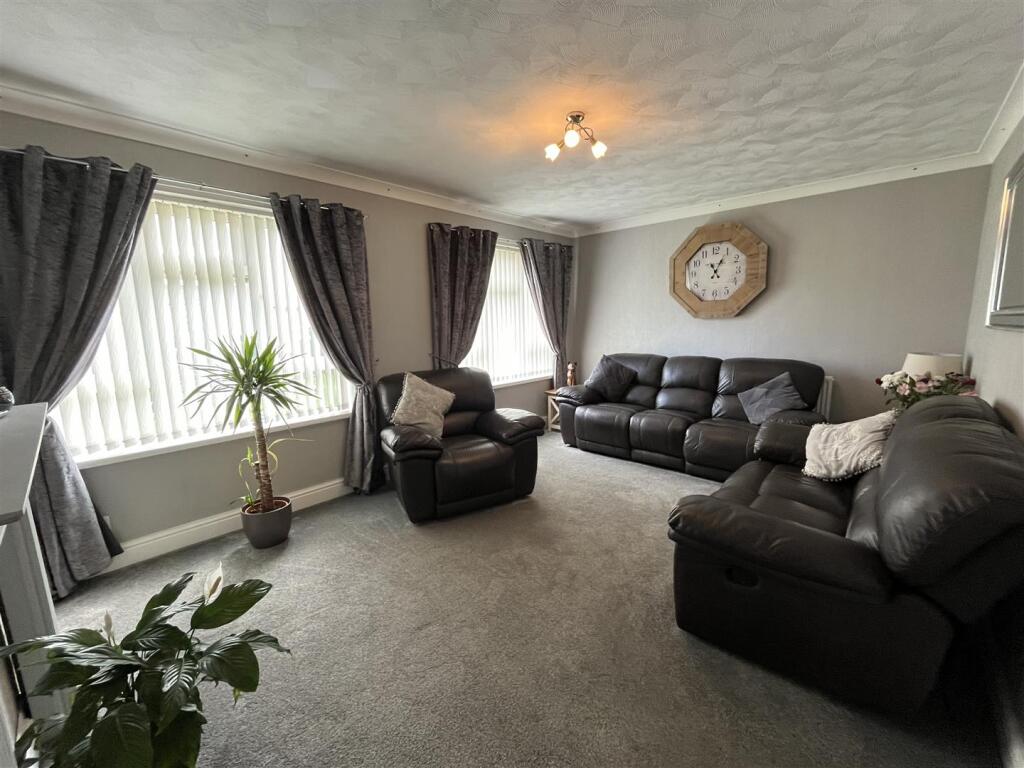 Apartment in Kirklees, West Yorkshire - View 5