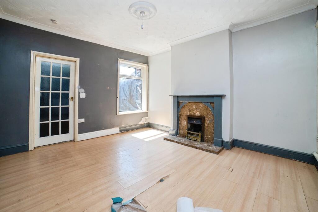 House in Ashfield, Sutton in Ashfield, Nottinghamshire - View 5